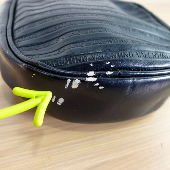 VTG VALENTINO Purse Leather Black Crossbody Small V Logo‎ Sling MARIO VALENTINO - Picture 11 of 16